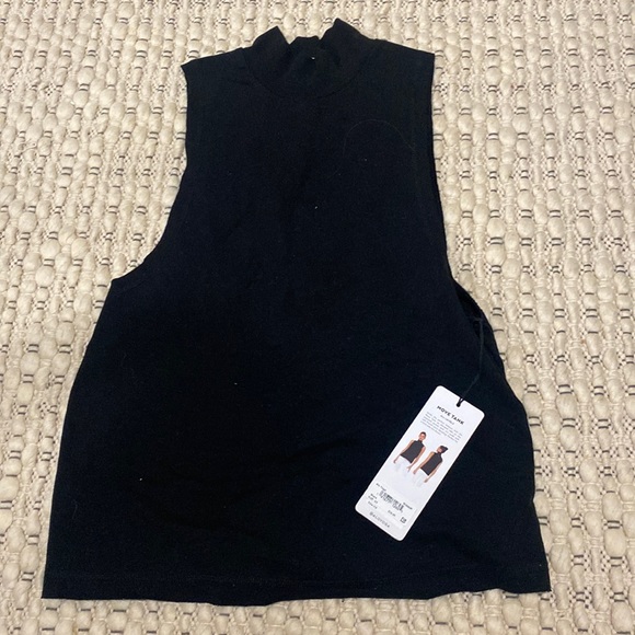 ALO Yoga Tops - Alo Yoga Move Tank